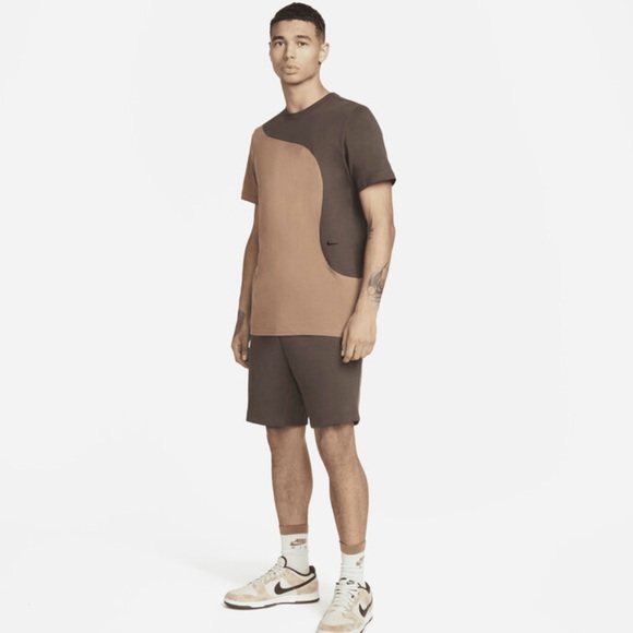 Nike Men’s Short Sleeve Color Clash Brown Tan T-Shirt Size Small - Picture 6 of 15